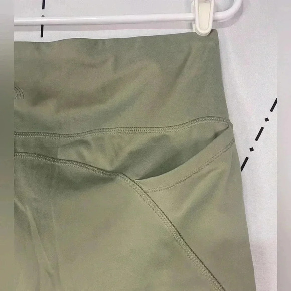 All in Motion High-Waisted 7/8 Leggings Pockets All in Motion Sage - Picture 7 of 9